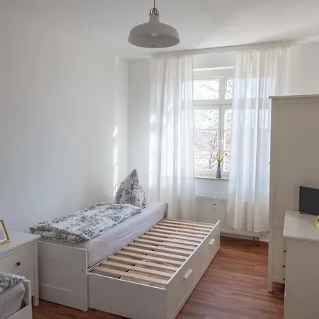 Große Zwei Zimmer Mit Balkon Apartment Leipzig