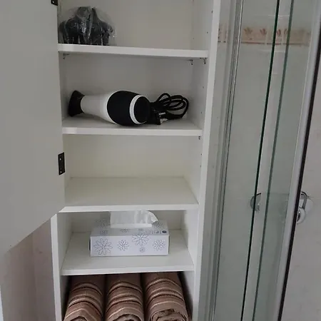 Große Zwei Zimmer Mit Balkon Apartment