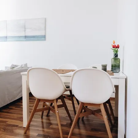 Grosse Zwei Zimmer Mit Balkon * لبسيا