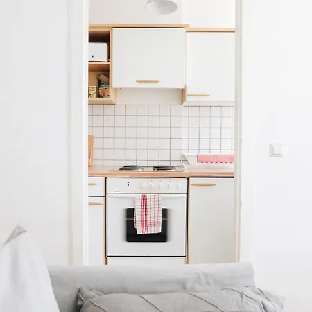 Grosse Zwei Zimmer Mit Balkon * لبسيا