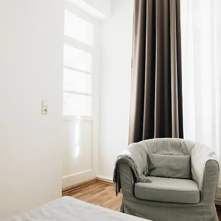Apartment Grosse Zwei Zimmer Mit Balkon *
