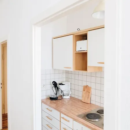 Grosse Zwei Zimmer Mit Balkon Apartment *